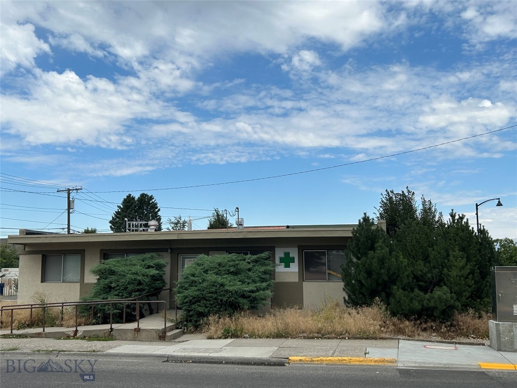 703 W Mendenhall Property Photo 3