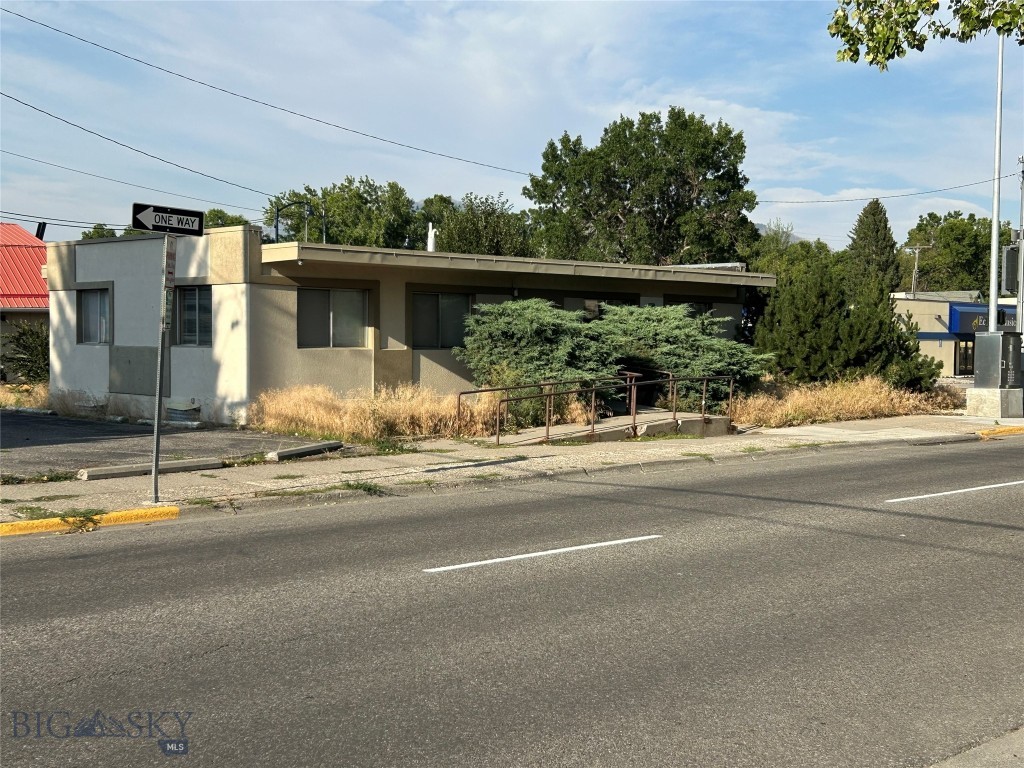 703 W Mendenhall Property Photo 5