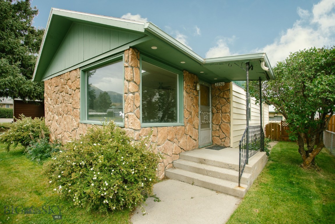 2850 Kossuth Street Property Photo 4