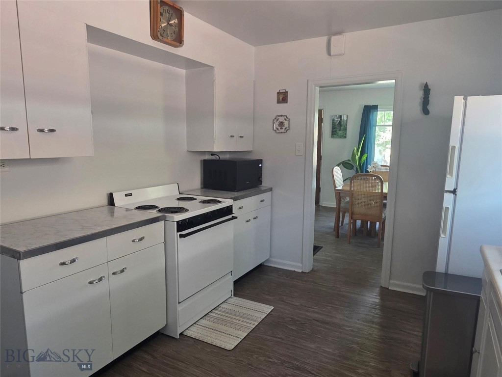 2638 Bayard Property Photo 8