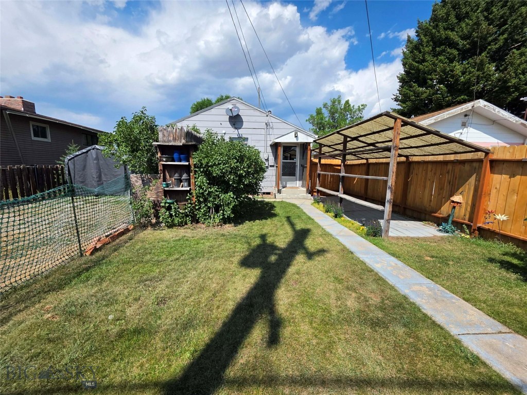 2638 Bayard Property Photo 32