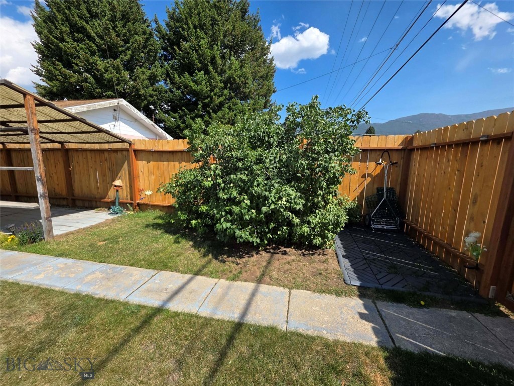 2638 Bayard Property Photo 33