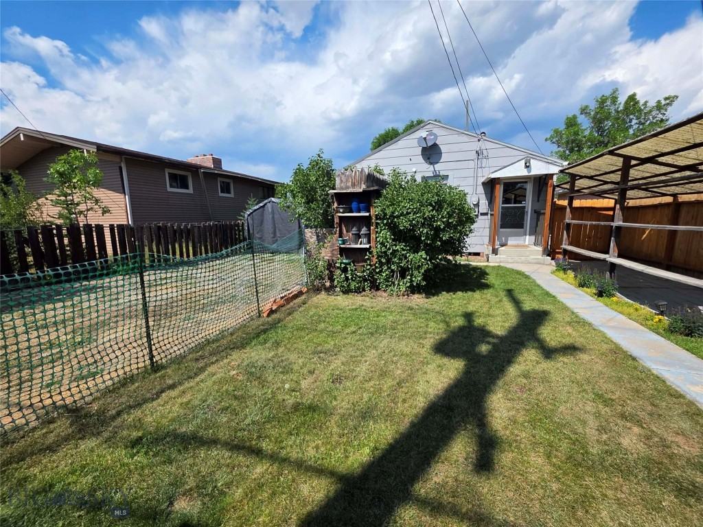 2638 Bayard Property Photo 36