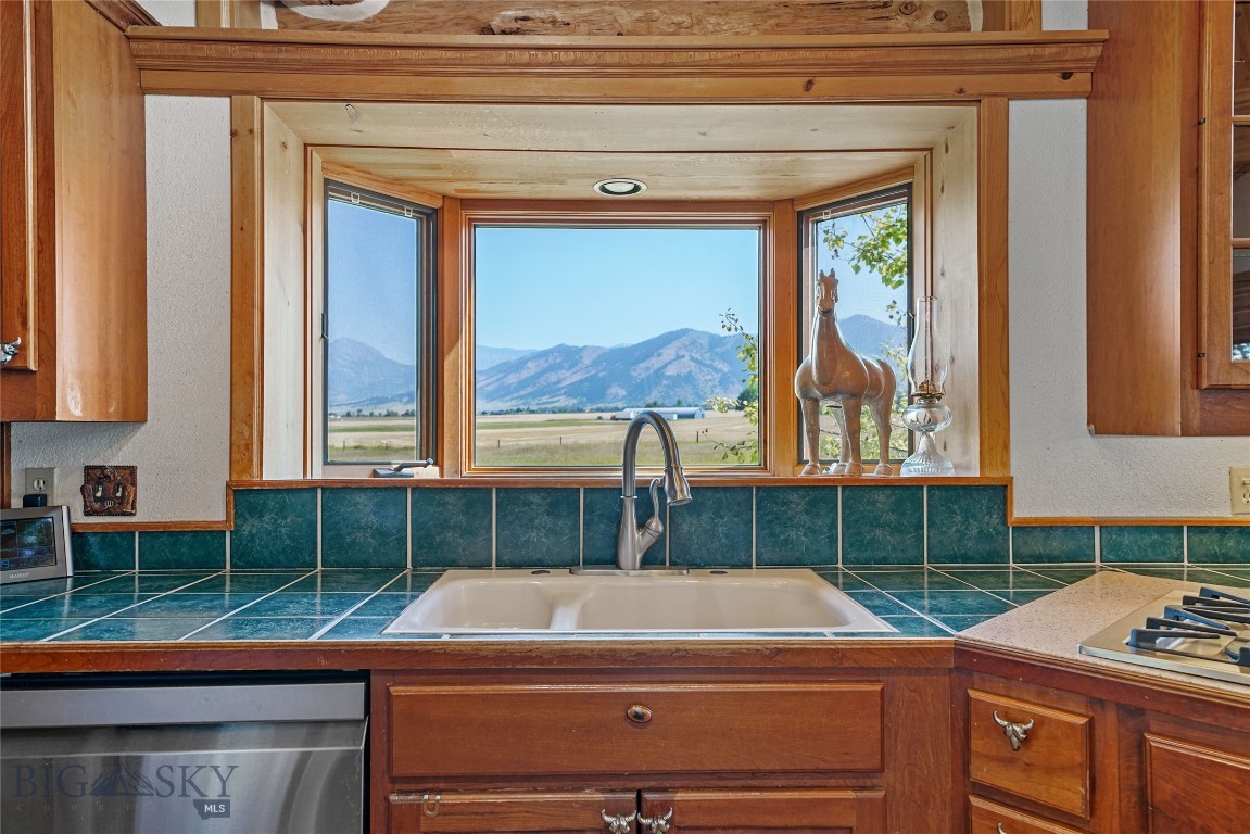 6070 Springhill Road Property Photo 12