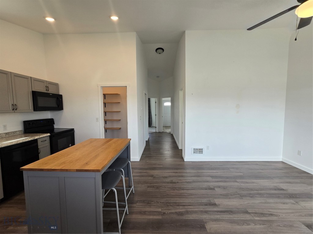 405 Miles Avenue N D Property Photo 6