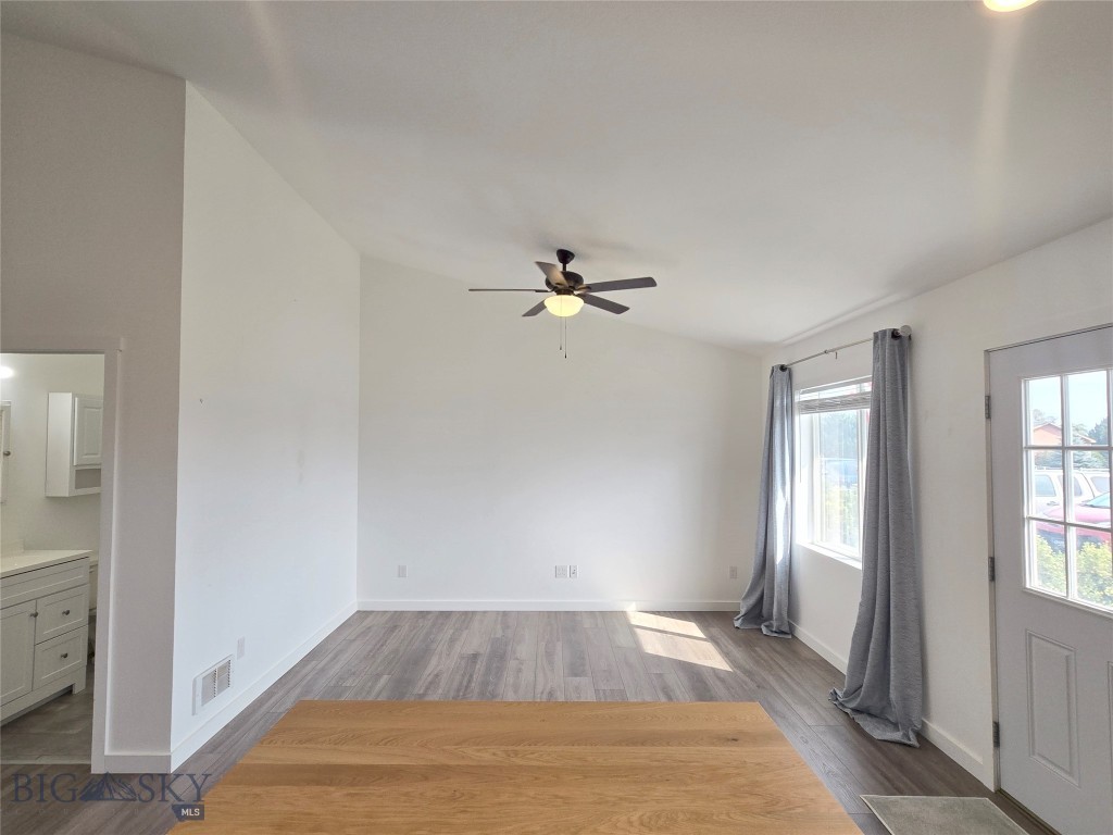 405 Miles Avenue N D Property Photo 8