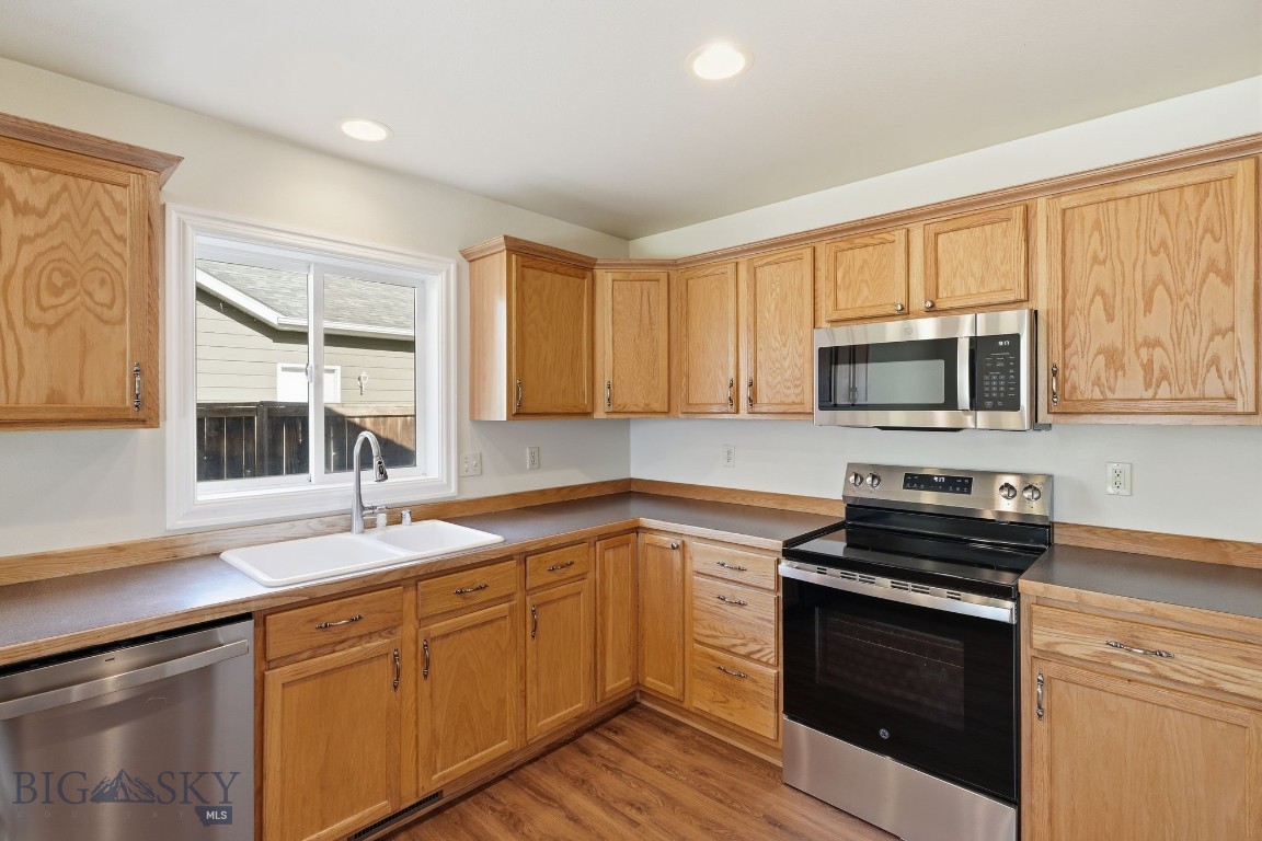 38 E River Rock Road Property Photo 7