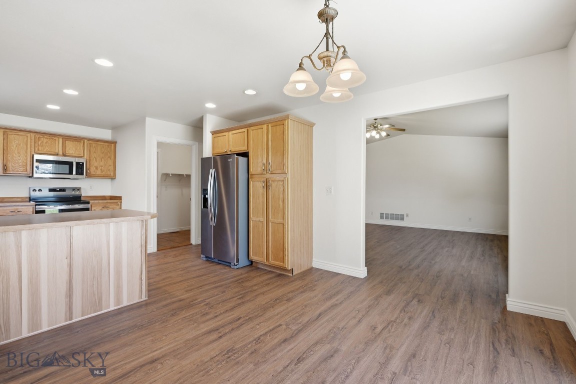 38 E River Rock Road Property Photo 9