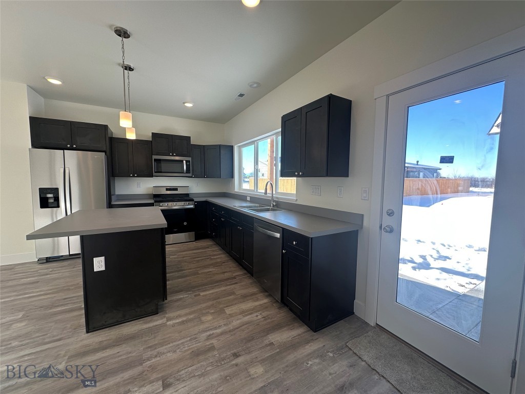 30 N Reliance Ave Property Photo 2