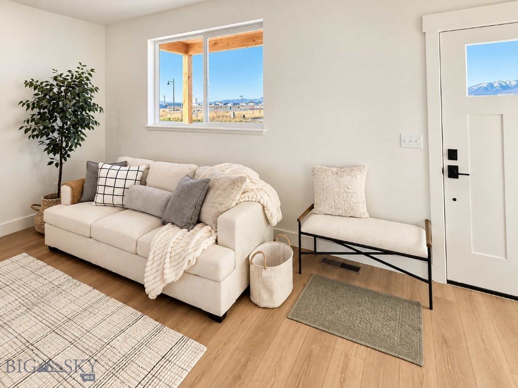 817 Accolade Loop Property Photo 6