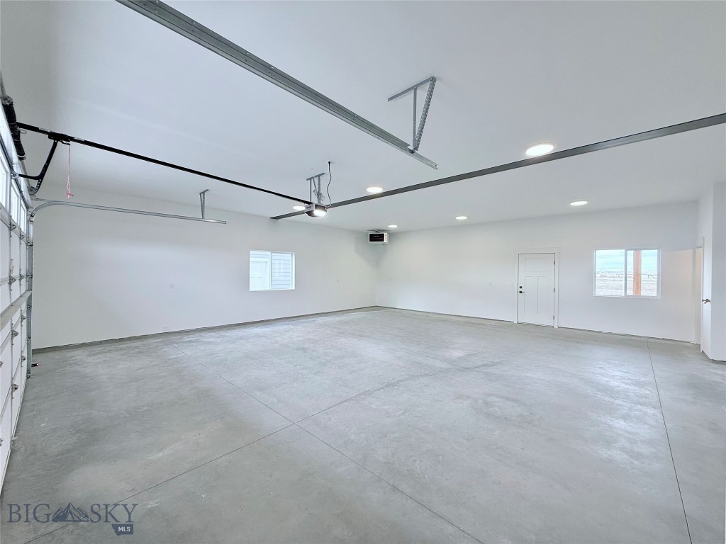 858 Accolade Loop Property Photo 6