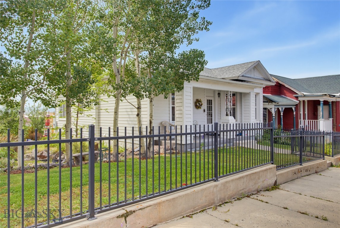 518 W Granite Property Photo 2
