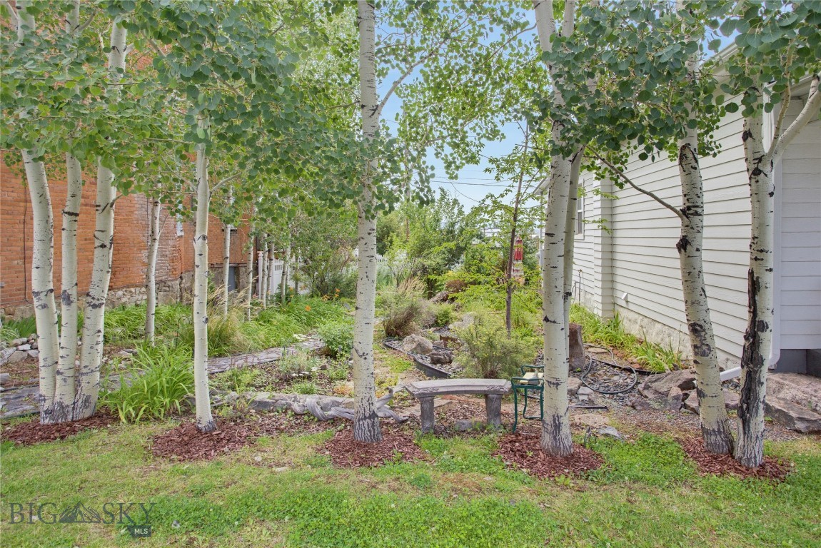 518 W Granite Property Photo 3