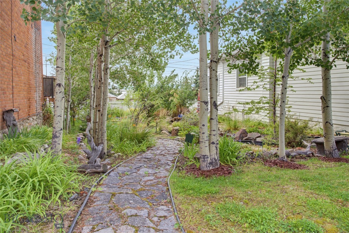 518 W Granite Property Photo 4