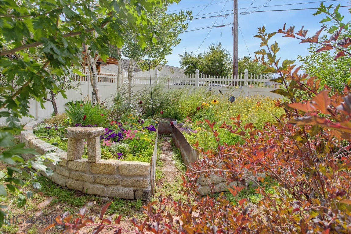 518 W Granite Property Photo 5