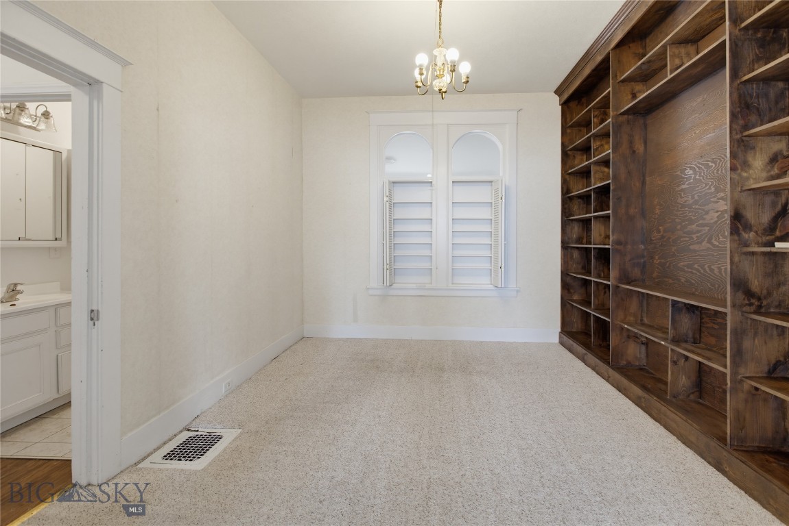 518 W Granite Property Photo 9