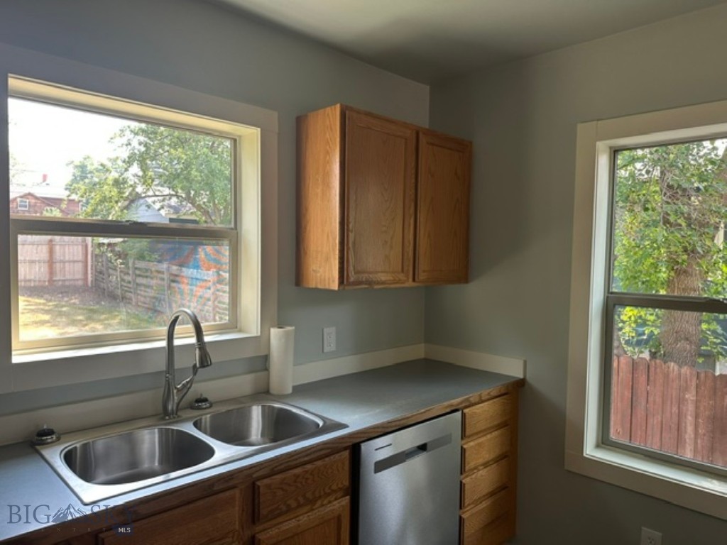 608 S 10th Property Photo 4