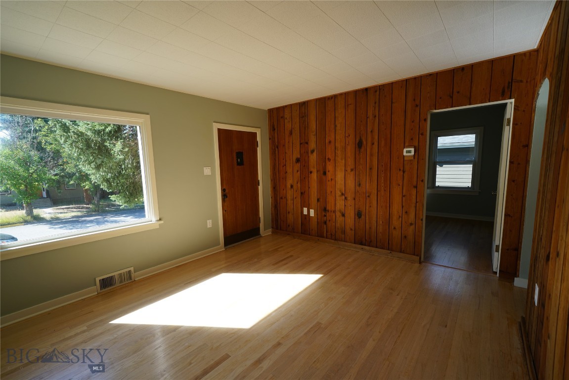 608 S 10th Property Photo 6