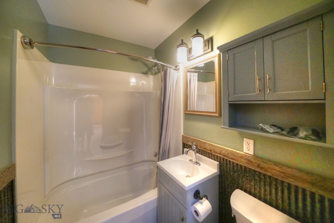 608 S 10th Property Photo 12