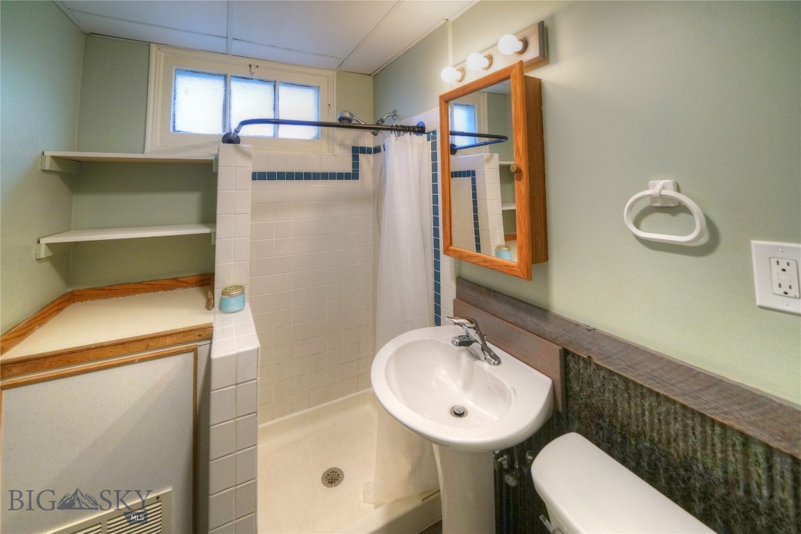 608 S 10th Property Photo 28