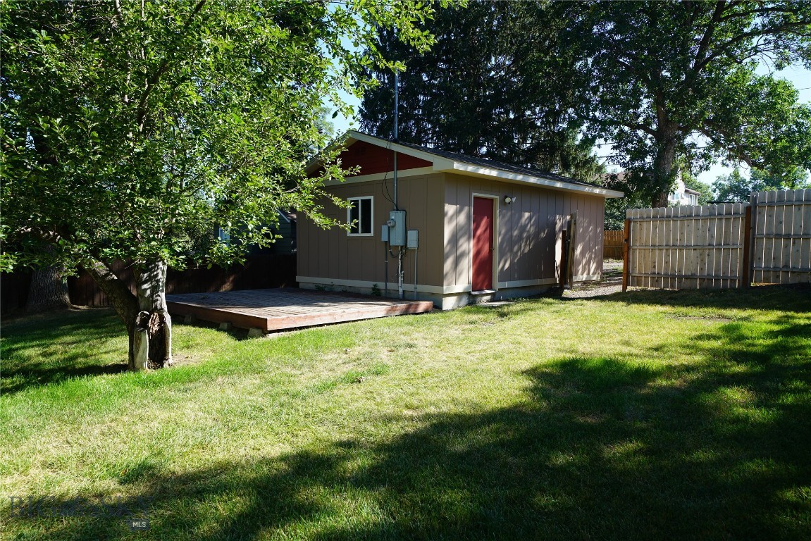 608 S 10th Property Photo 41