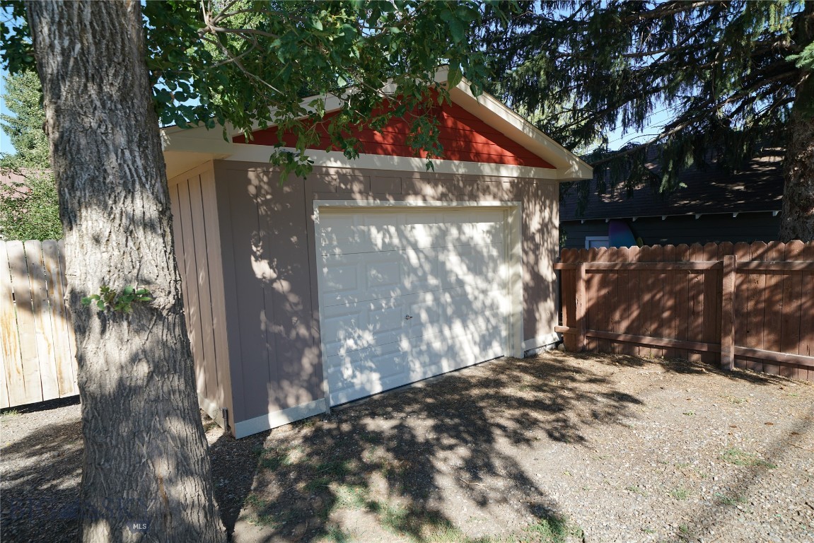 608 S 10th Property Photo 47