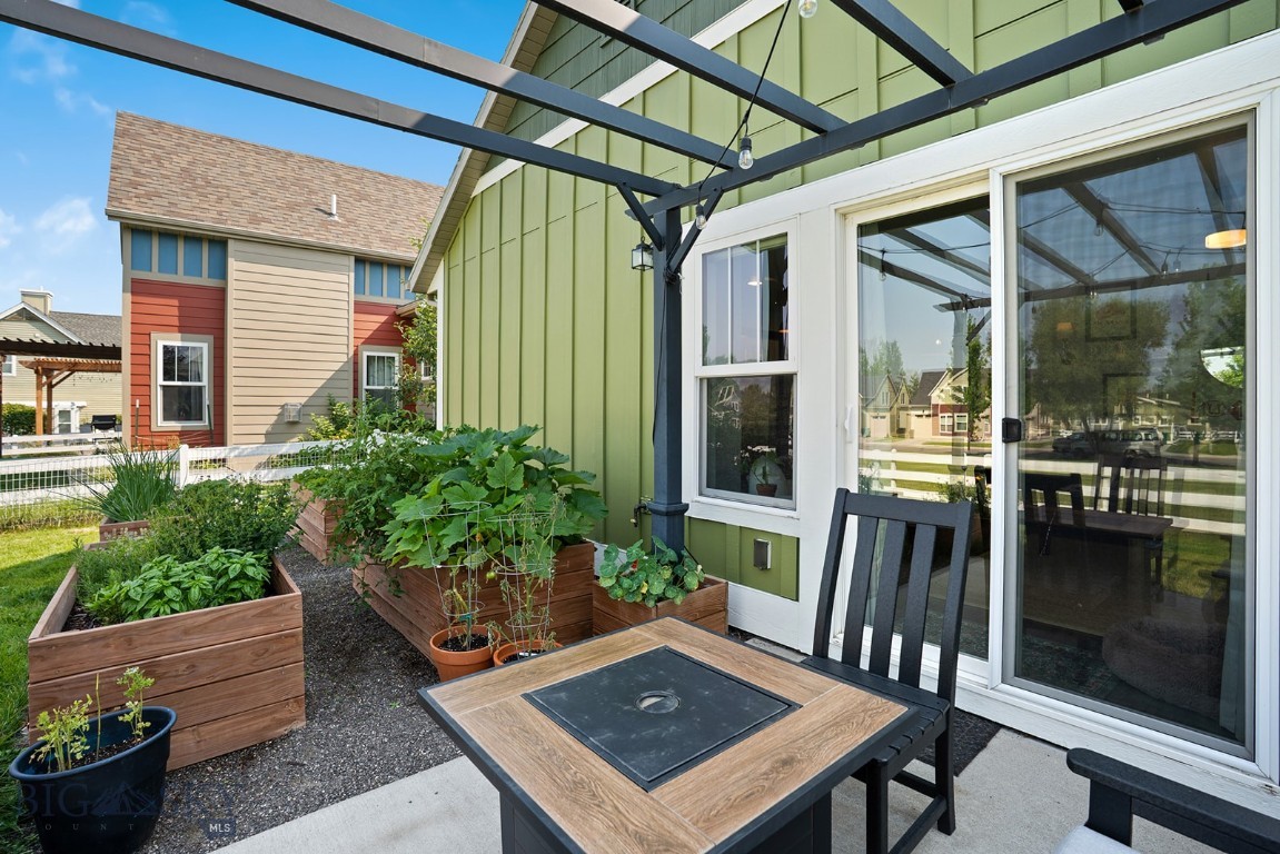 861 Hanson Street Property Photo 2