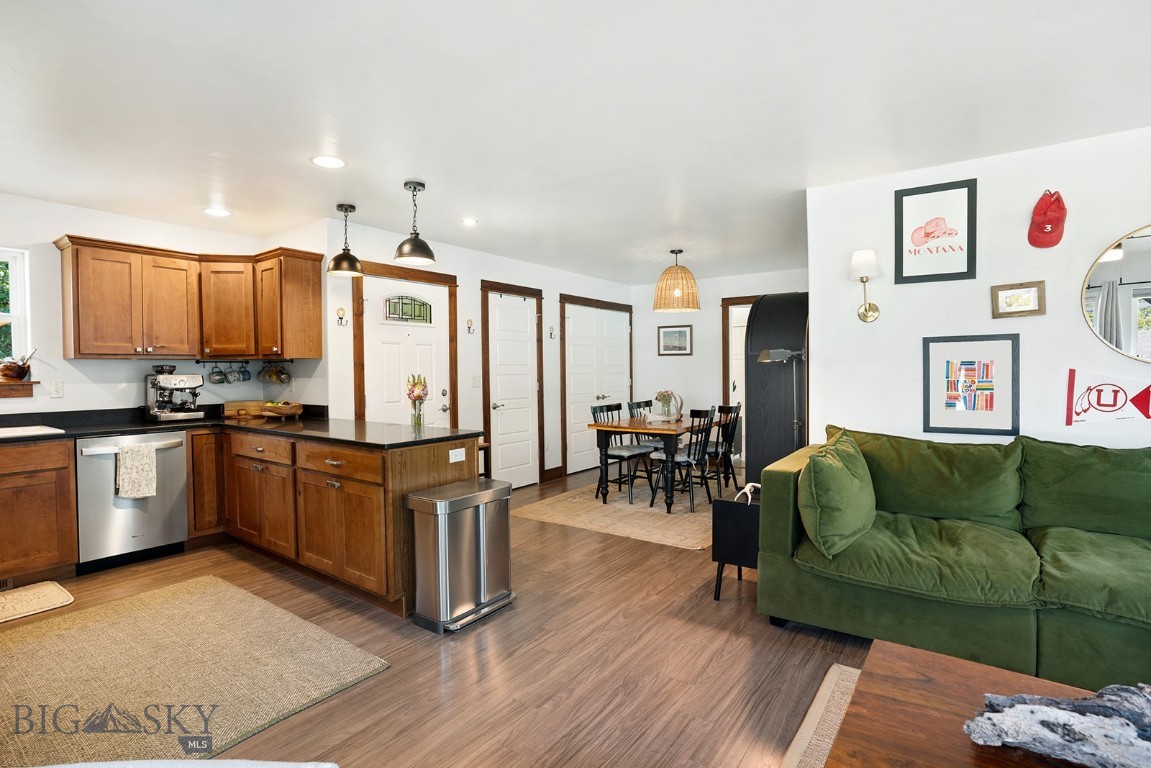 861 Hanson Street Property Photo 16