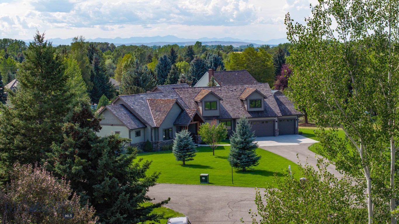 9 Lariat Loop Property Photo 3