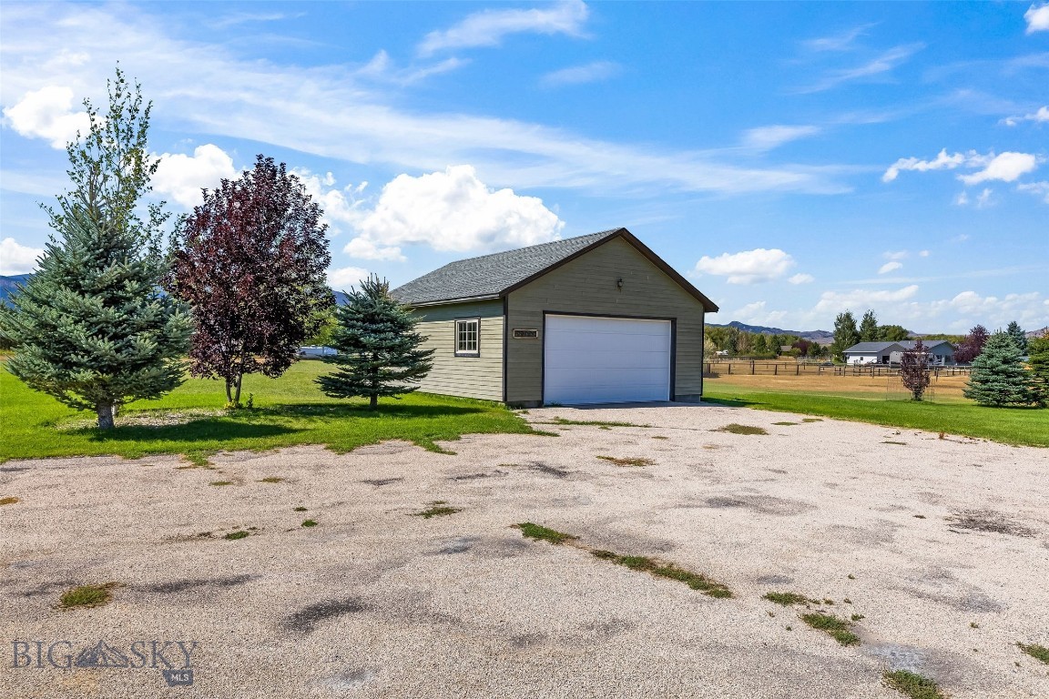 23 Coachman Lane Property Photo 16