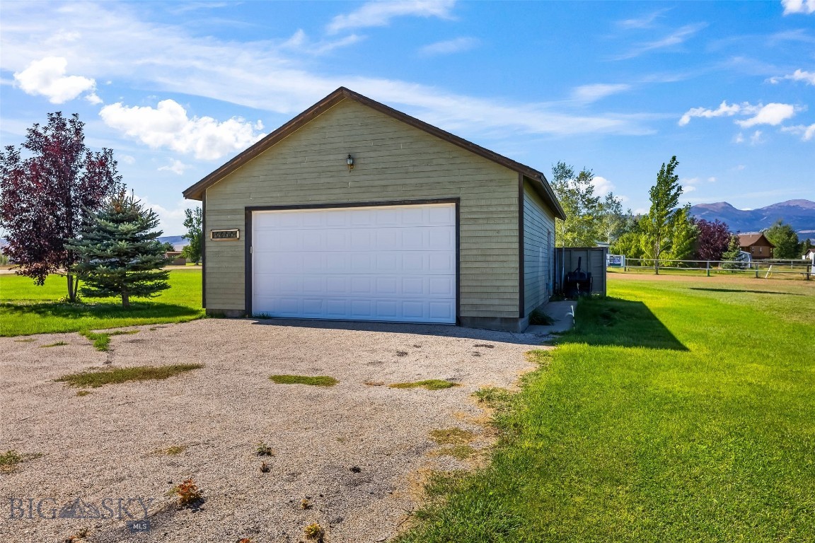 23 Coachman Lane Property Photo 17