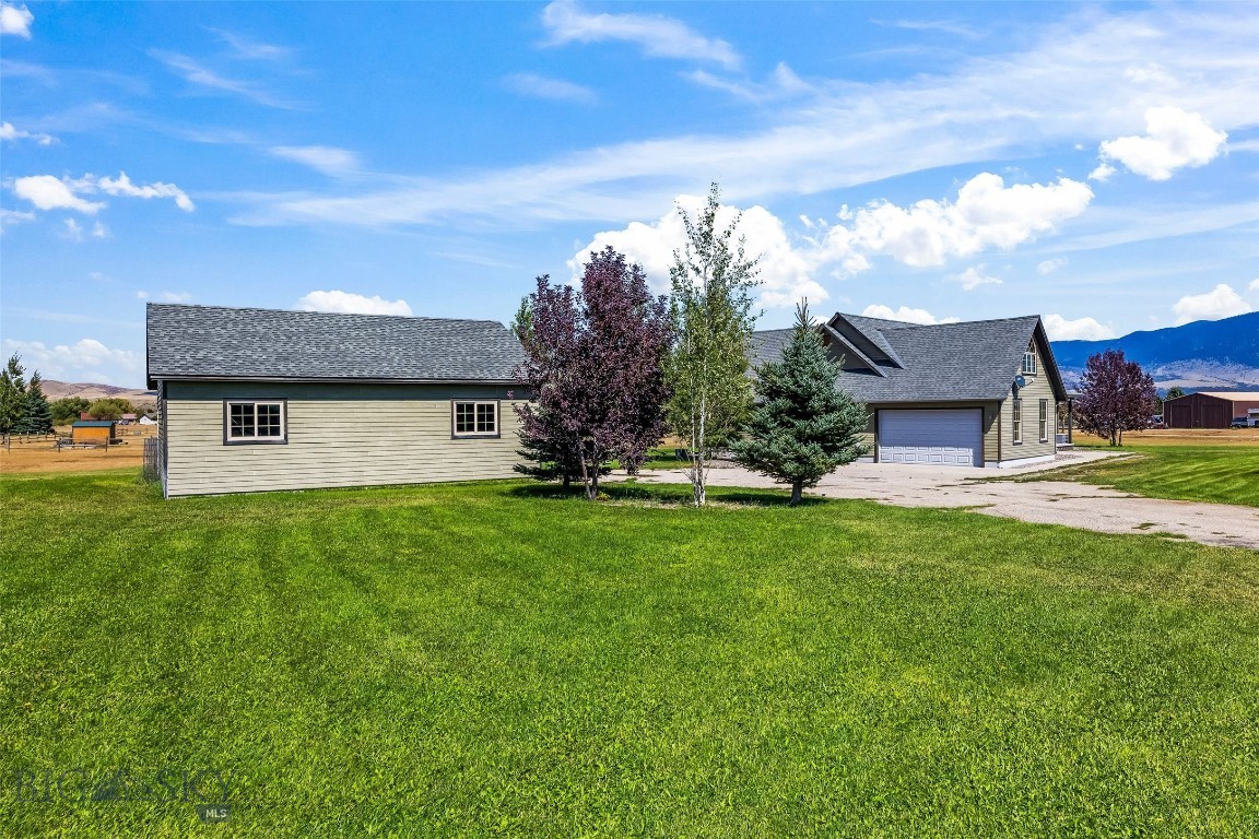 23 Coachman Lane Property Photo 18