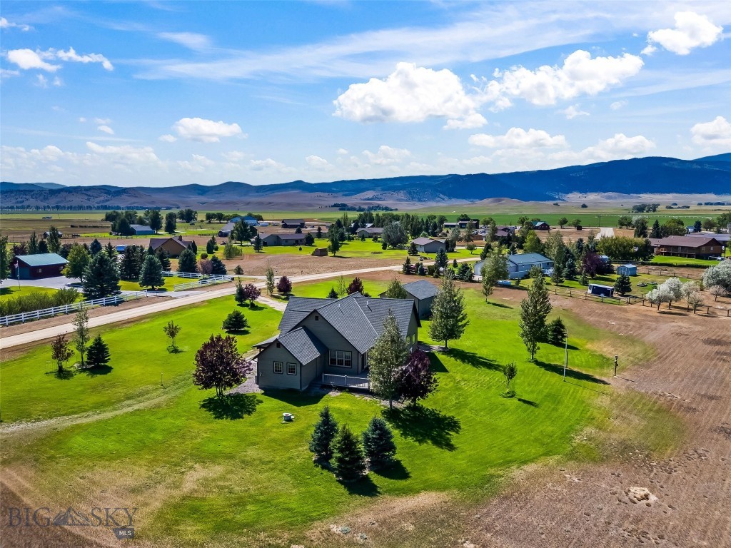 23 Coachman Lane Property Photo 19