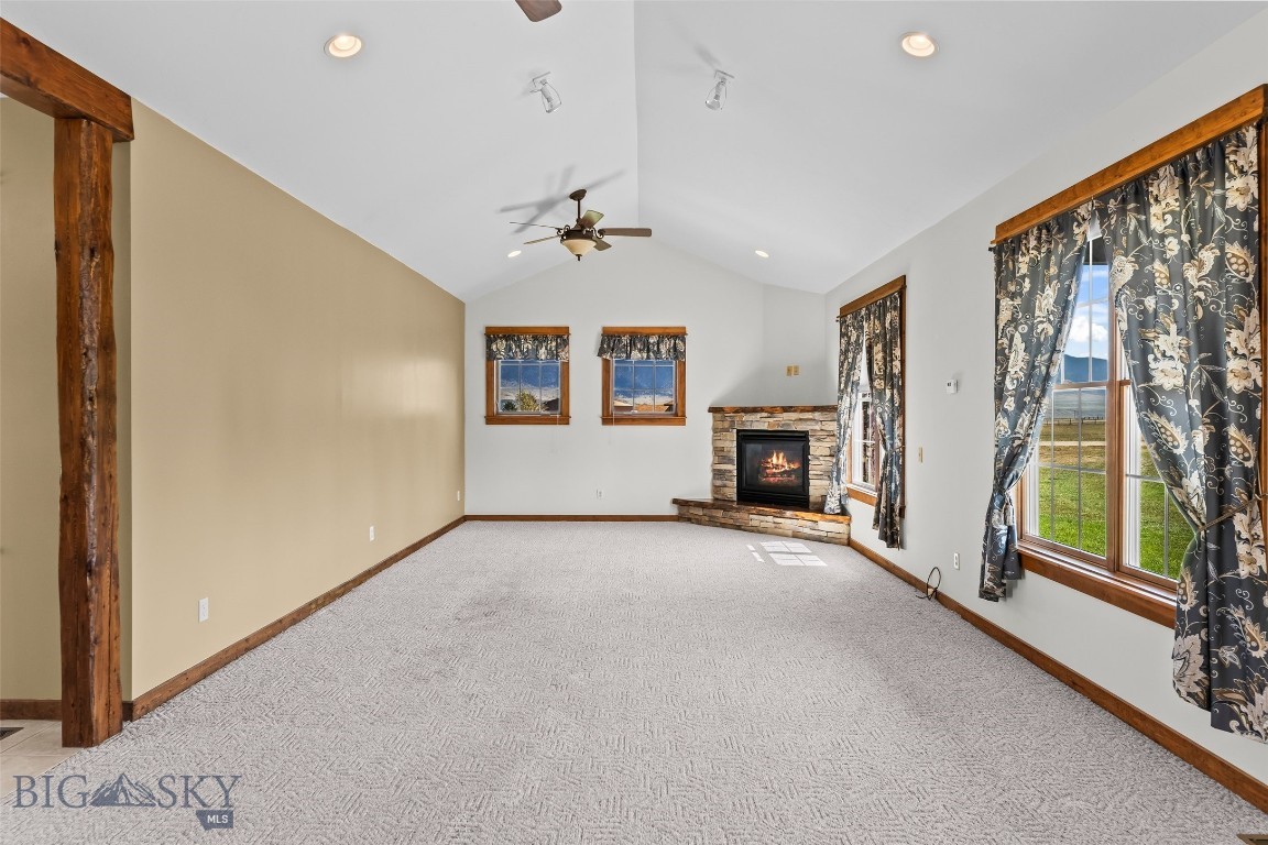 23 Coachman Lane Property Photo 22
