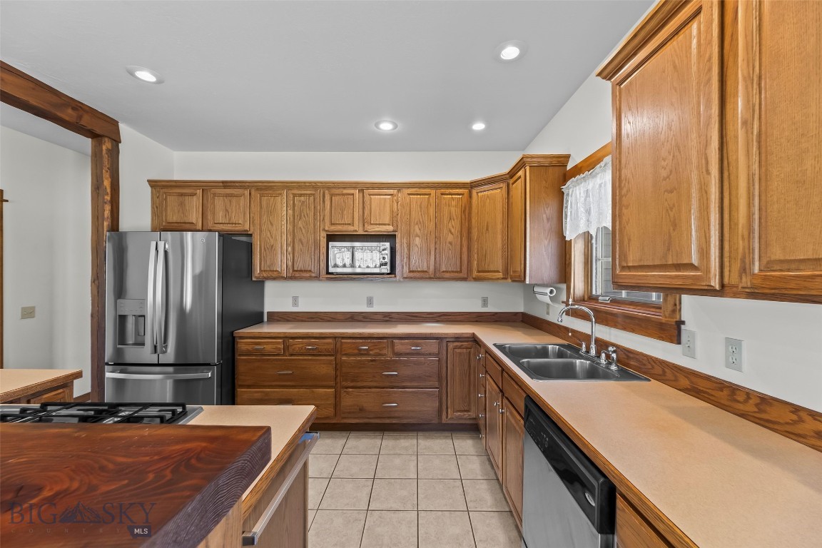23 Coachman Lane Property Photo 33