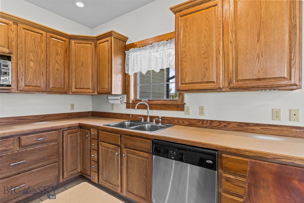 23 Coachman Lane Property Photo 34