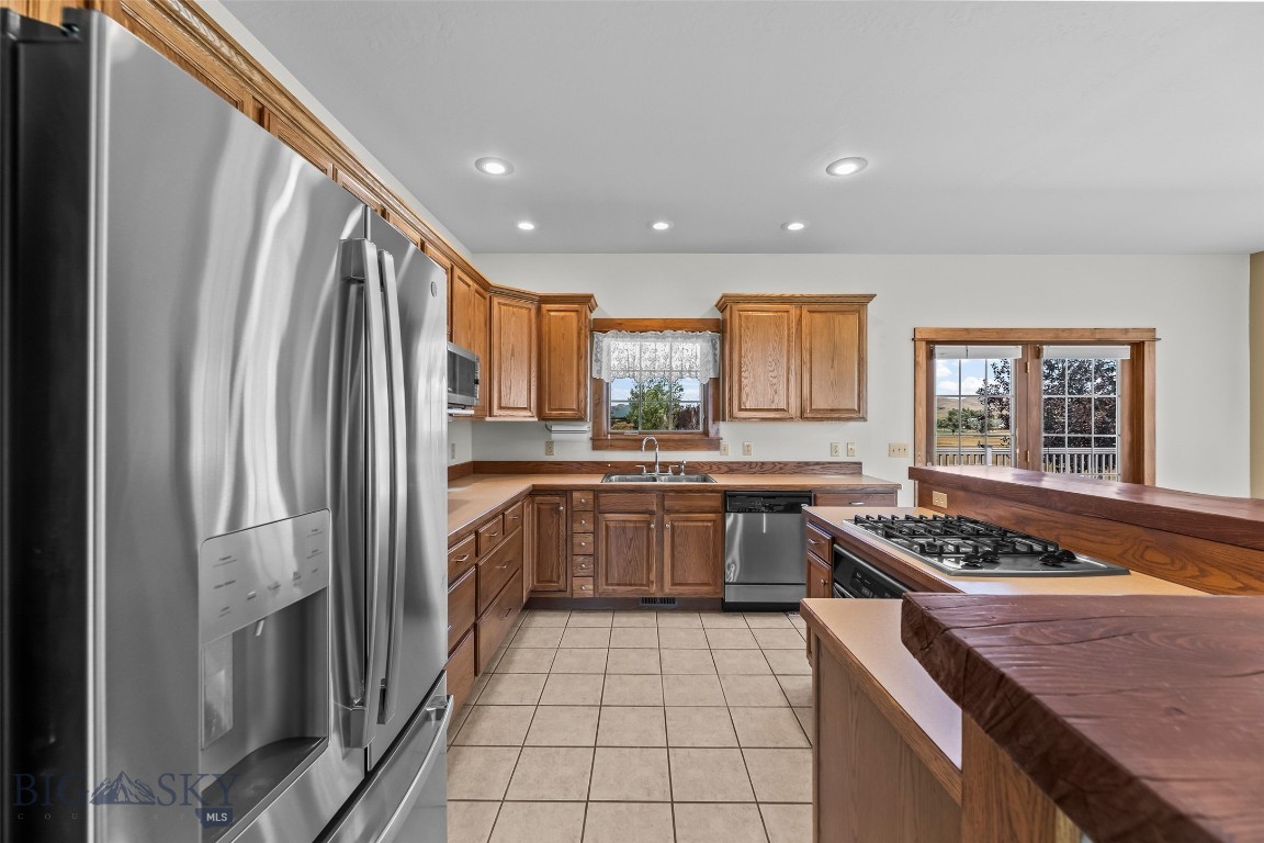 23 Coachman Lane Property Photo 36