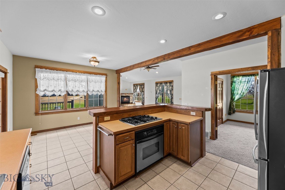23 Coachman Lane Property Photo 37