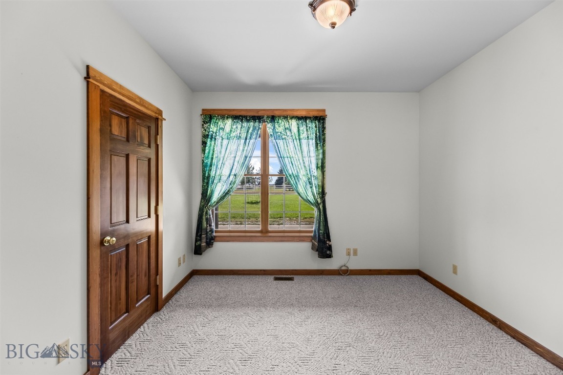 23 Coachman Lane Property Photo 39