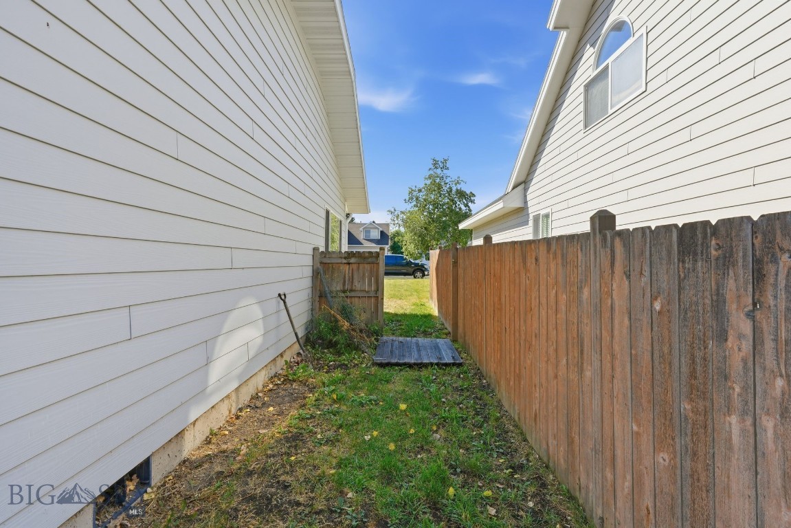 2603 Daffodil Property Photo 32