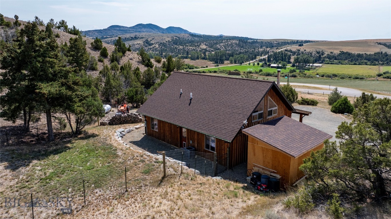 729 Us Hwy 12 E Property Photo 4