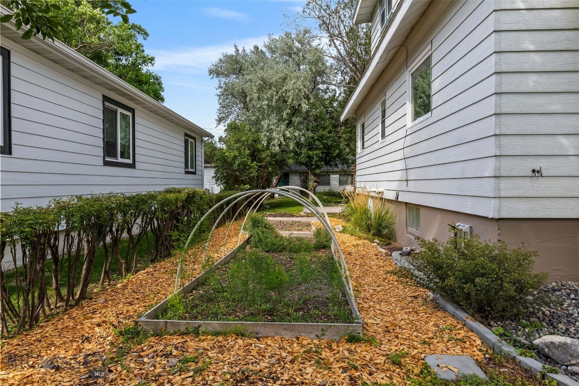 518 1st Avenue E Property Photo 4