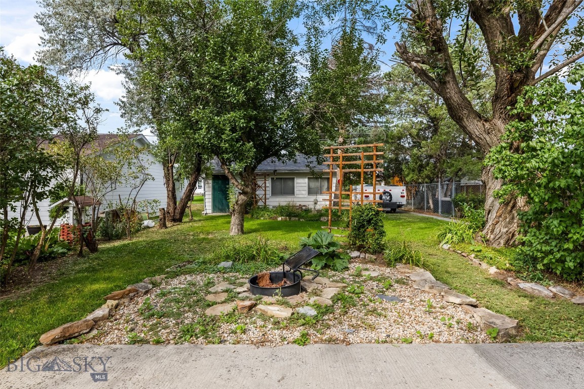 518 1st Avenue E Property Photo 6