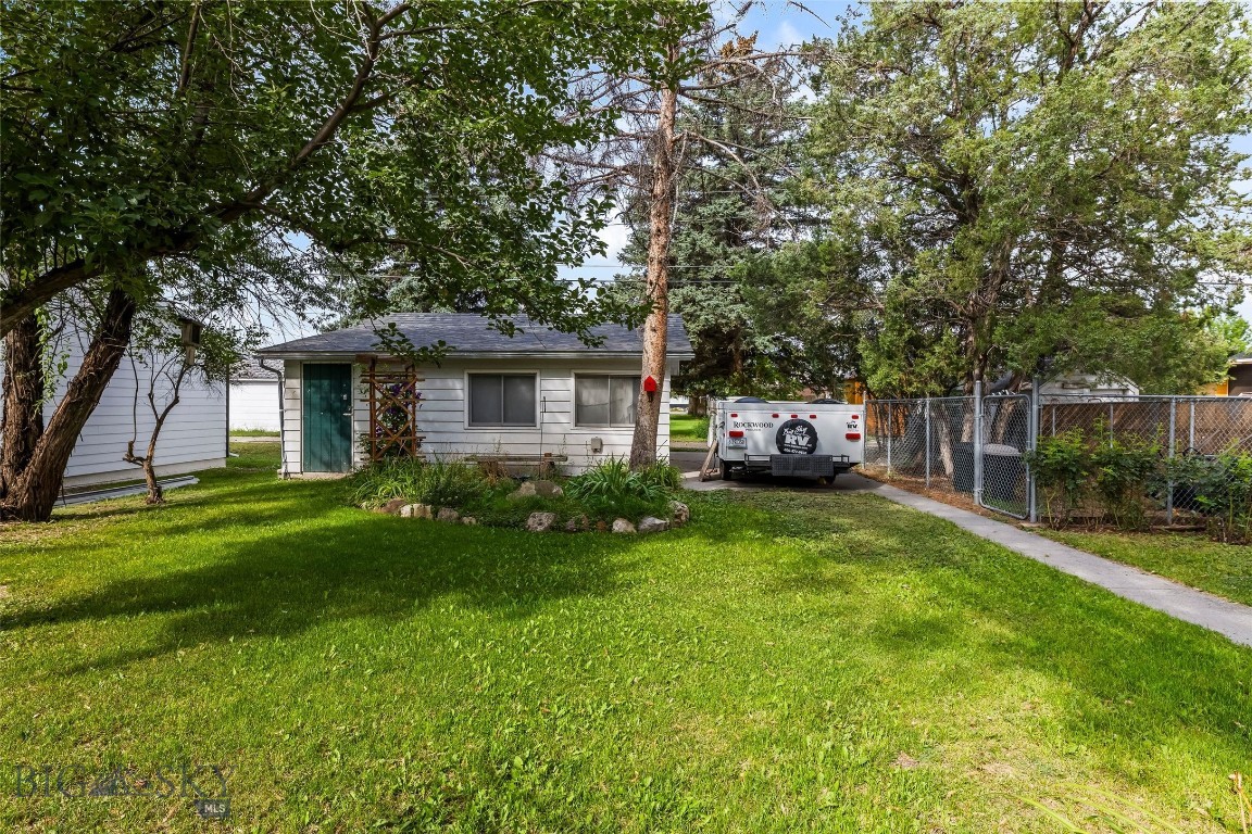 518 1st Avenue E Property Photo 7