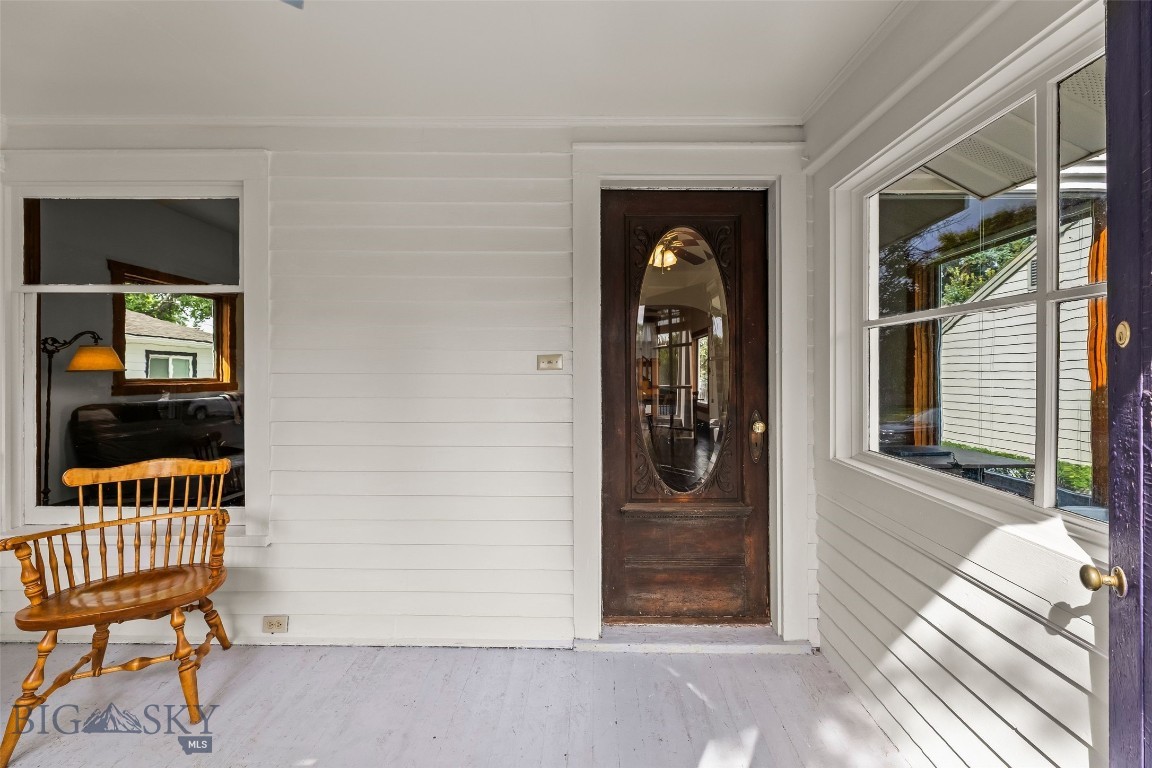 518 1st Avenue E Property Photo 8