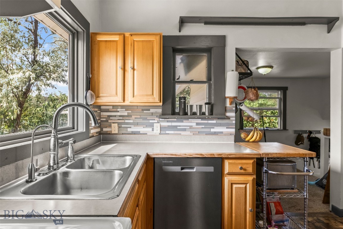 518 1st Avenue E Property Photo 27
