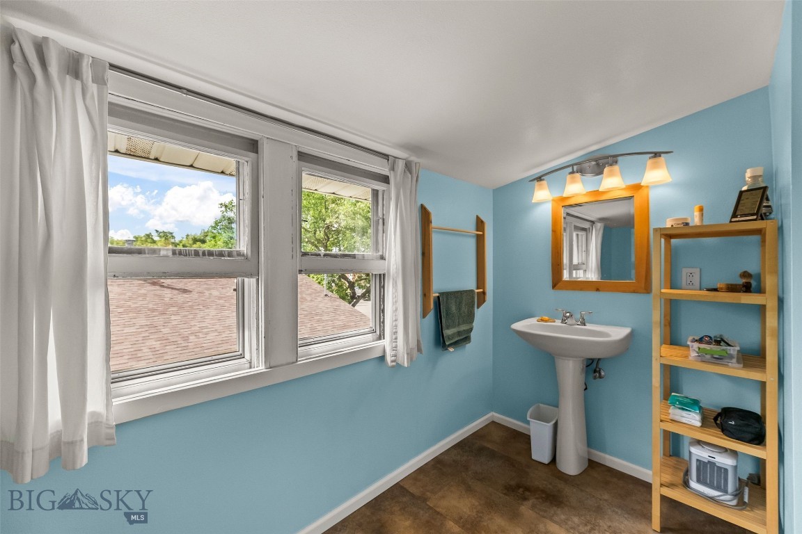 518 1st Avenue E Property Photo 37