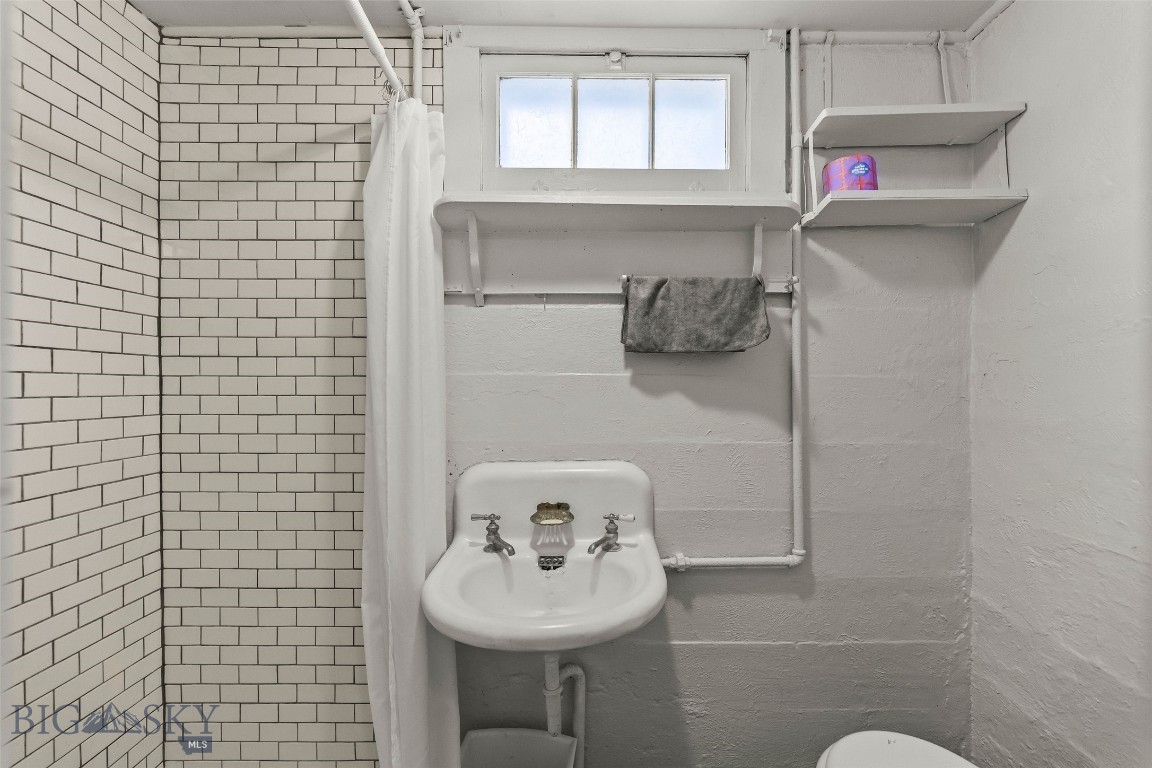 518 1st Avenue E Property Photo 45