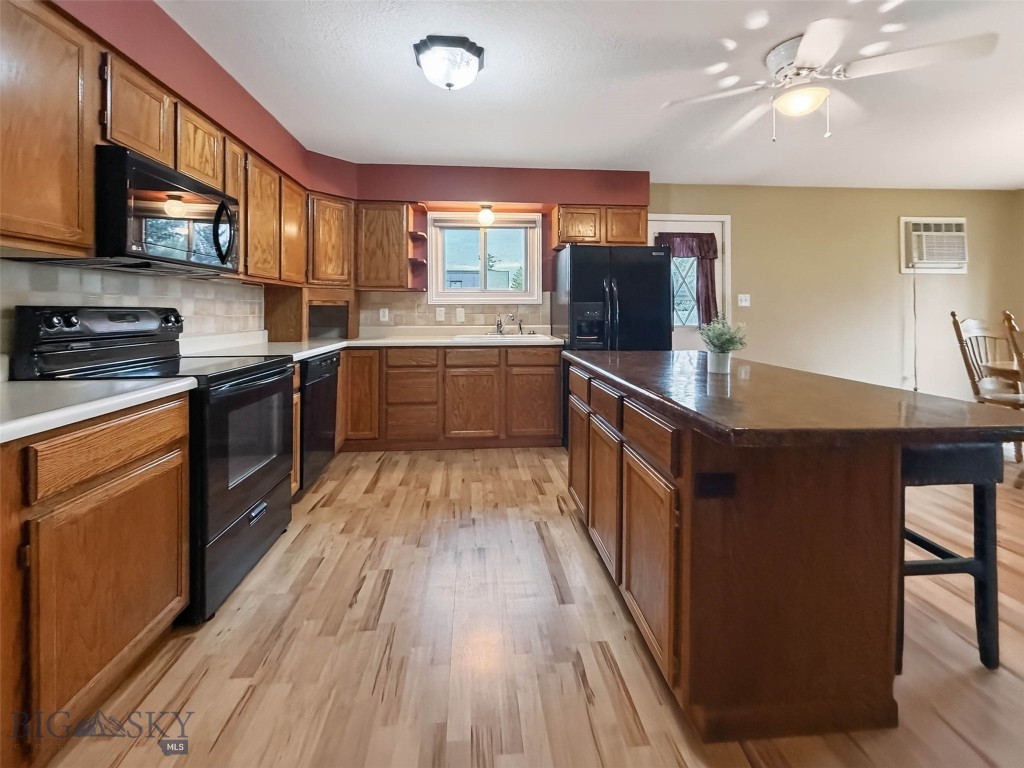906 Nevada Property Photo 3
