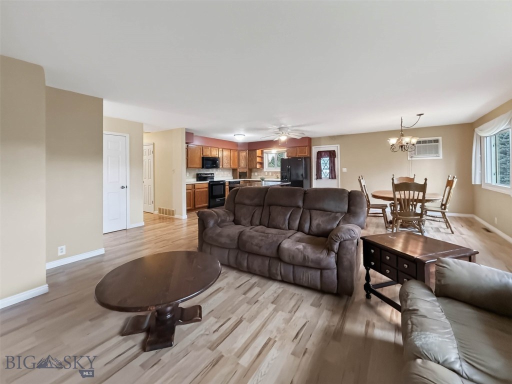 906 Nevada Property Photo 9